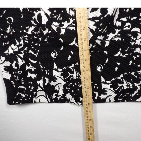 Talbots Black White Floral Stretch Back Slit Business Pencil Skirt | size 8 - Picture 6 of 9